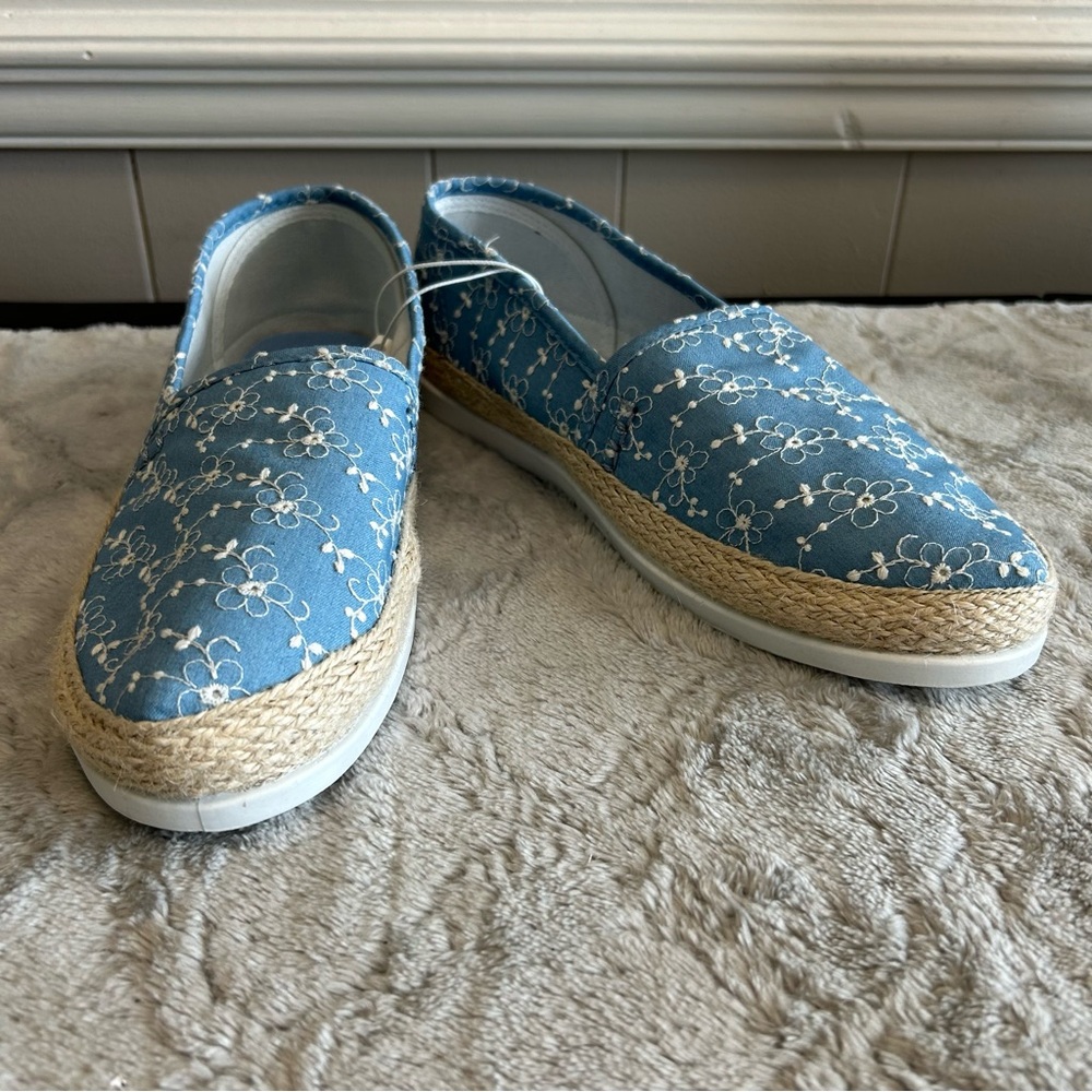 Blue Floral Espadrille Slip-On Shoes Sz 6, 9 or 10 Kinetic Energy NWOT